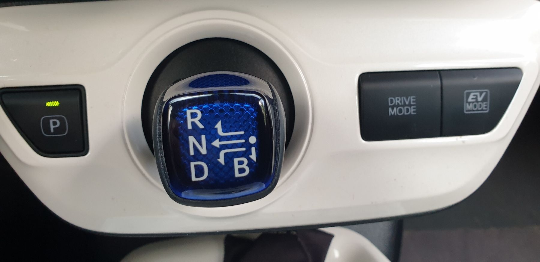 Toyota Autos: Toyota Prius, Gen-4, – D'occasion à Thun par Alexanna 6