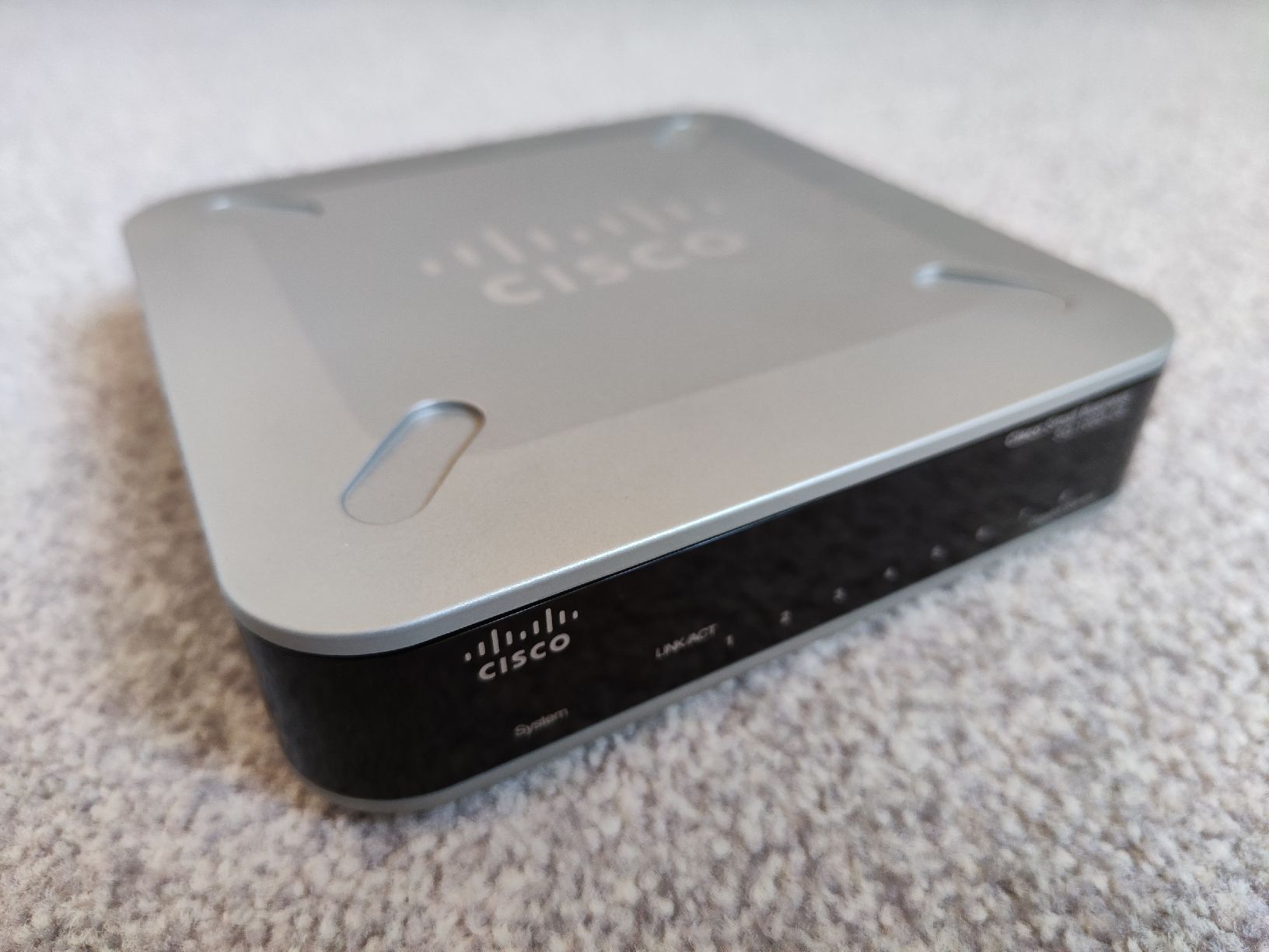 Cisco Hub & Switch: Cisco 8-Port Switch SG 100D-08 – Usato da Neftenbach venduto da Froeschl1 7