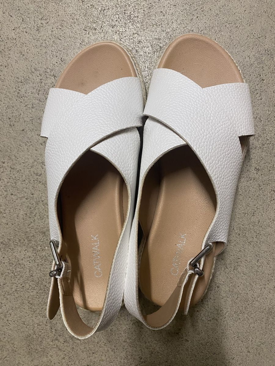 Scarpe da donna: Sandalen – Usato da Luzern venduto da oli_6x2r