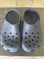 Crocs bleues, pointure 37, portées mais en bon état!