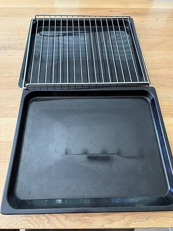 V-Zug Appareils de cuisine: 2 x Backblech, 1 x Gitterrost – D'occasion à Jegenstorf par Fibsi01