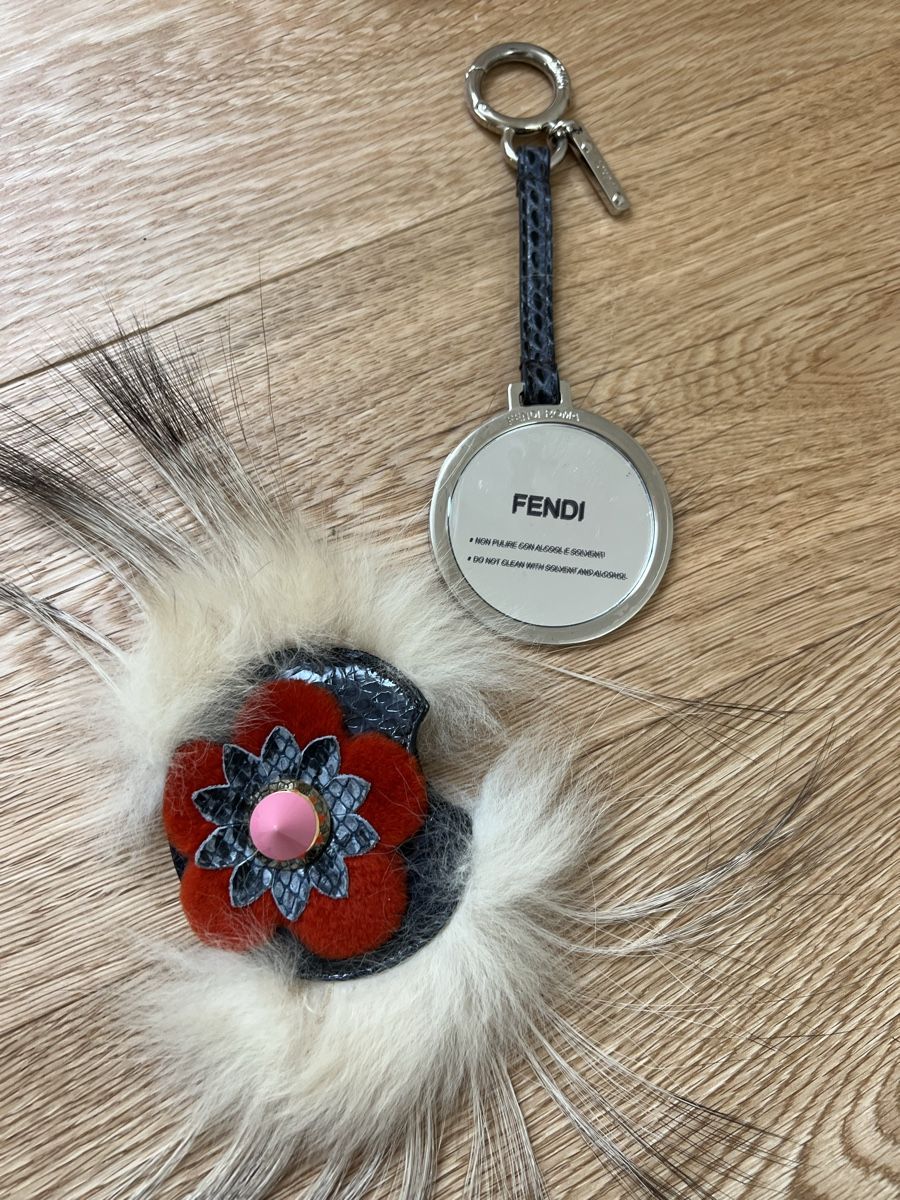 Fendi Portachiavi: FENDI Charm/Porte-clés rare Neuf! – Nuovo e nell'imballaggio originale da Lutry venduto da roxypoxy 4