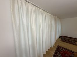 Vorhang Set nach Mass weiss mit Strukturmuster