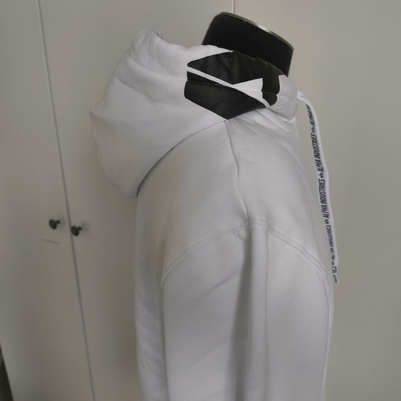 Alpha Industries Pullover & Sweatshirts: Alpha Industries Kapuzenpullover Weiss Grösse XL – Neu und originalverpackt aus Uitikon Waldegg von PJLS1 1