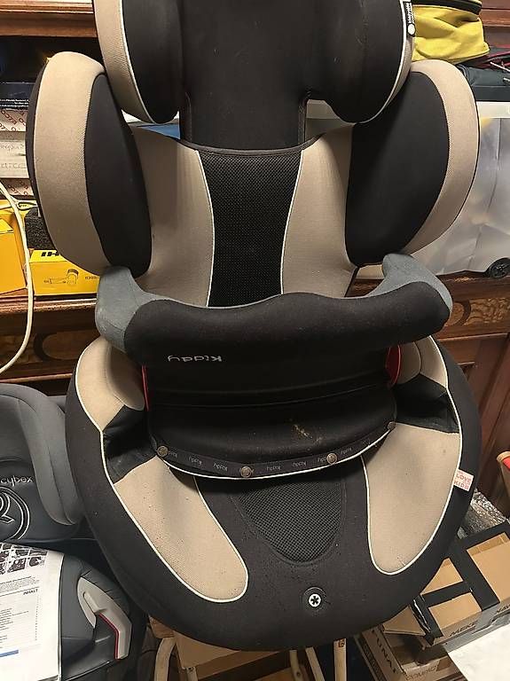 Seggiolini per auto: Kindersitz kiddy guardianfix pro 2 – Usato da Basel venduto da Schtreuner