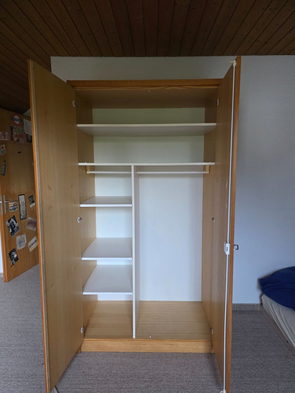 Armoires: Kleiderschrank – D'occasion à Sargans par barbsch 1