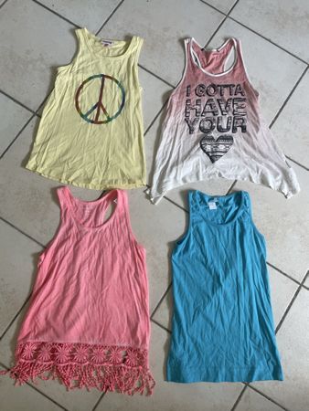 Sommer Set: 4 Tank Tops / Achselshirts, Grösse 134/140