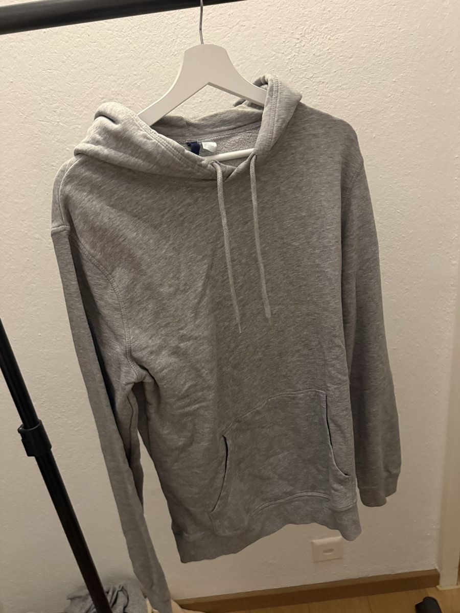 H&M Maglioni & Felpe: Kapuzenpullover Divided H&M grau Grösse M gebraucht – Usato da Biberist venduto da bierikim