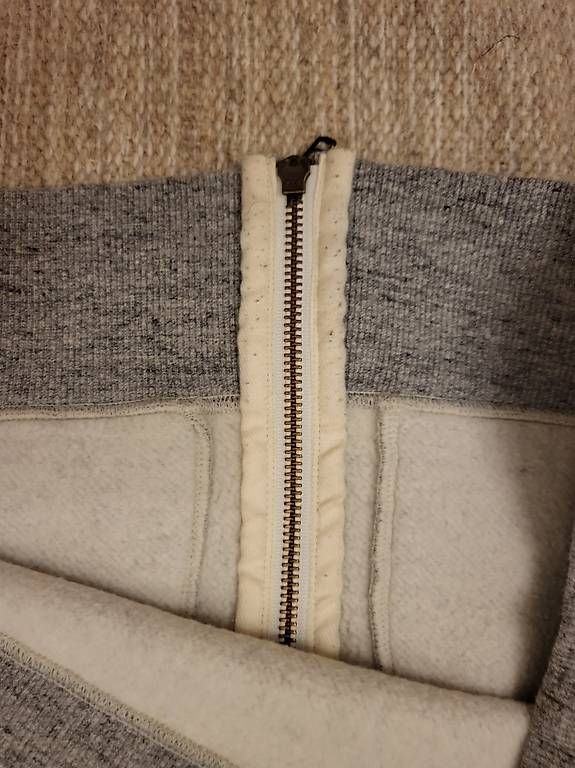 Pullover & Sweatshirts: Sweat a capuche Village Paris XL – Gebraucht aus Lausanne von imreloumaye 2