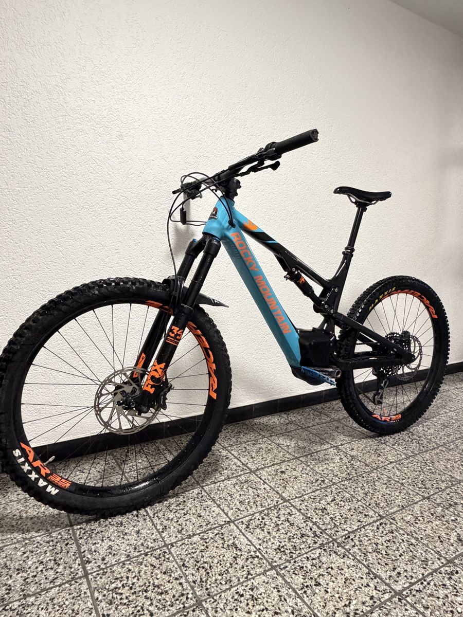 Rocky Mountain Bicycles Velos: Rocky Mountain E MTB Fully – Gebraucht aus Stansstad von 91PD 5