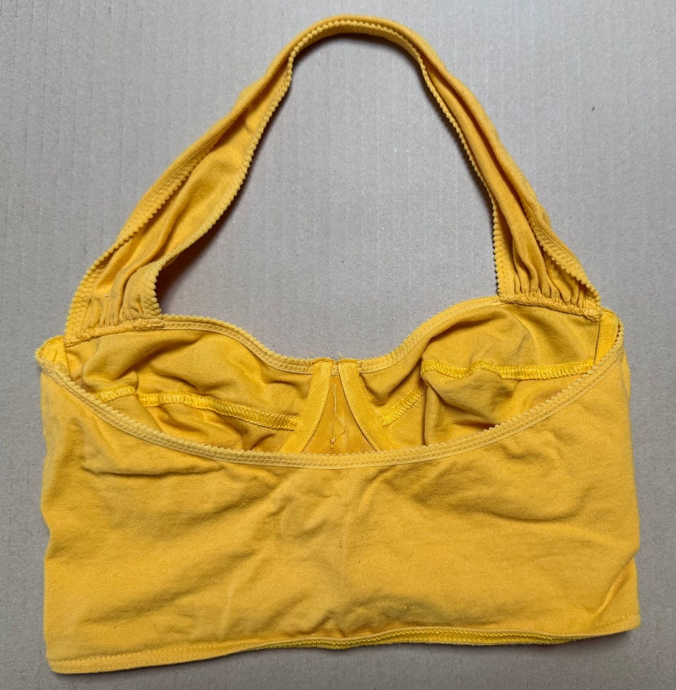 Top: Neckholder-Bustier gelb – Usato da Zäziwil venduto da kreative-ideen 1