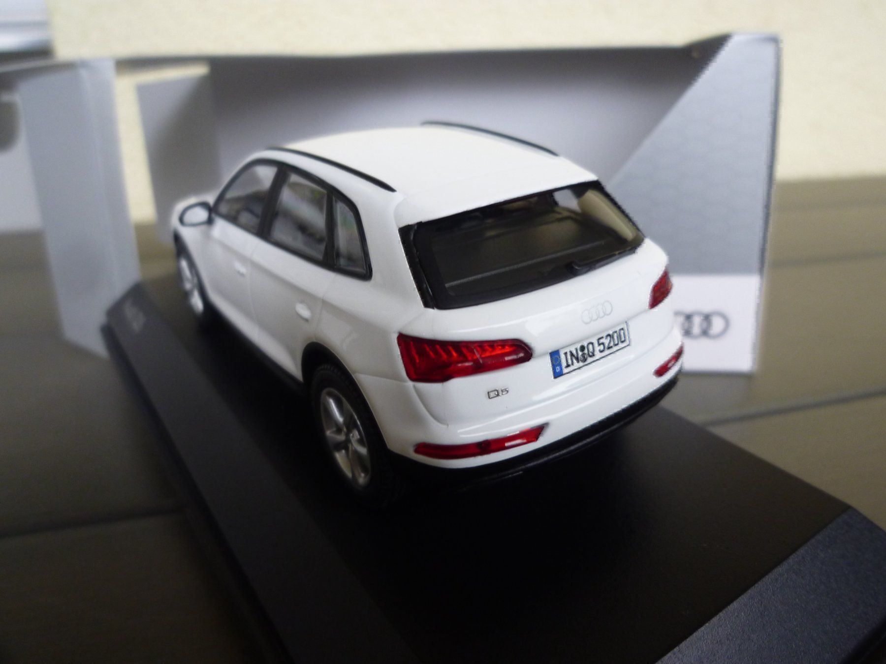 Modellini d'auto: Audi Q5 – Nuovo e nell'imballaggio originale da Flawil venduto da Imperiosud 3