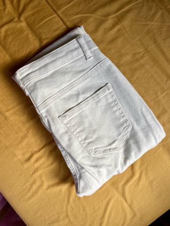 Jeans mit Spitze, weiss/écru/off white, neu, Gr. ca. S/M