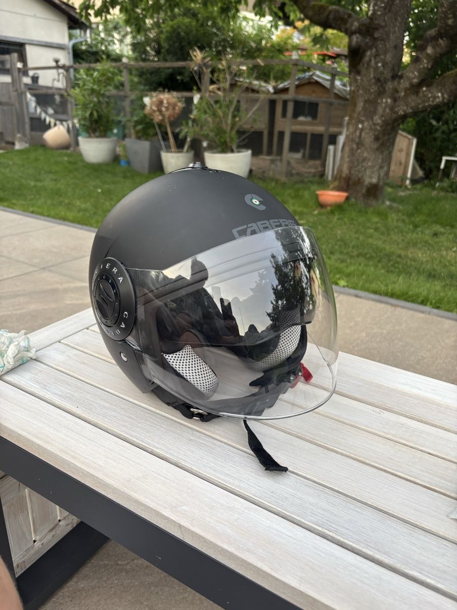 Helme & Visiere: Motorradhelm – Gebraucht aus Wimmis von Cooggee