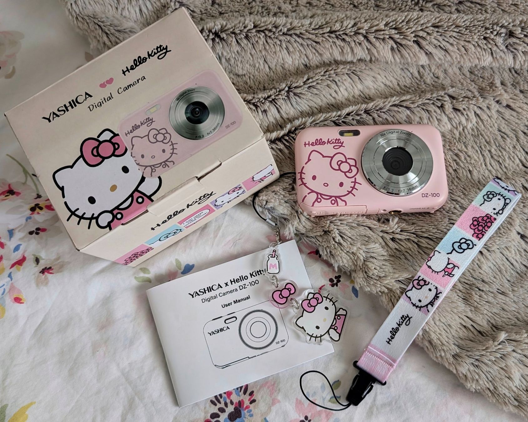 Yashica Appareil photo: Hello Kitty Yashica Camera – Neuf (Voir description) à Porrentruy par jujumlfr