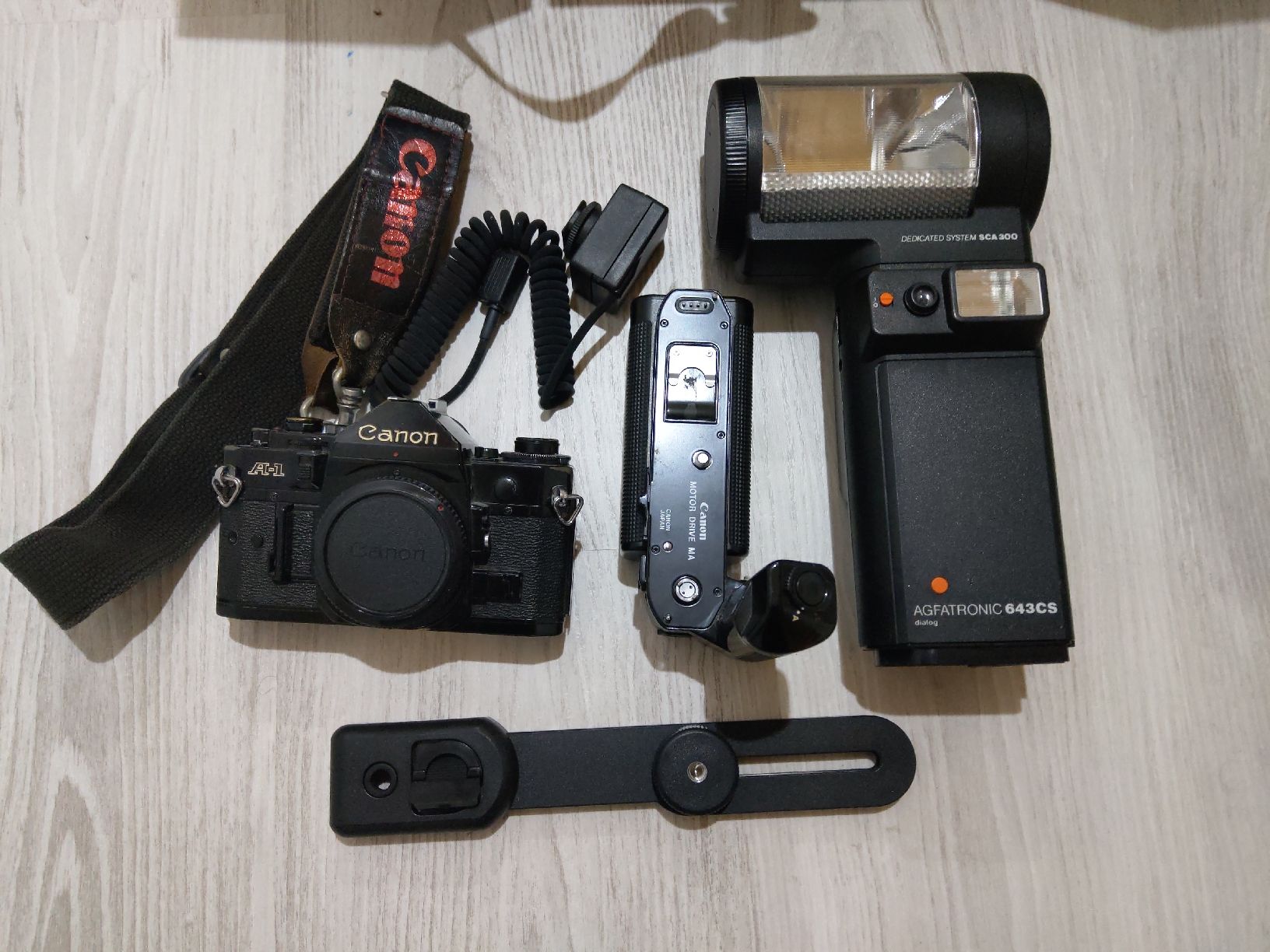 Canon Fotocamera: Canon A-1 Ausrüstung – Usato da Häuslenen venduto da Inlepaya2000 4