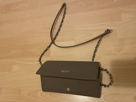 DKNY Umhängetasche mit Kettenriemen super Zustand