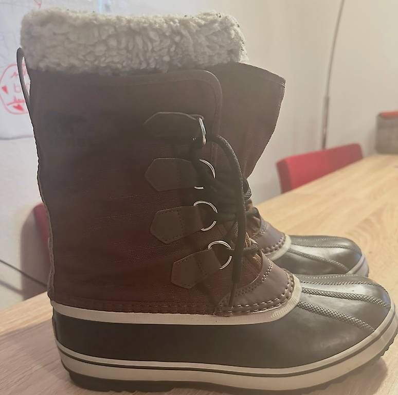 T-shirts: Sorel 42 gr – D'occasion à Zürich par Abigail16 2