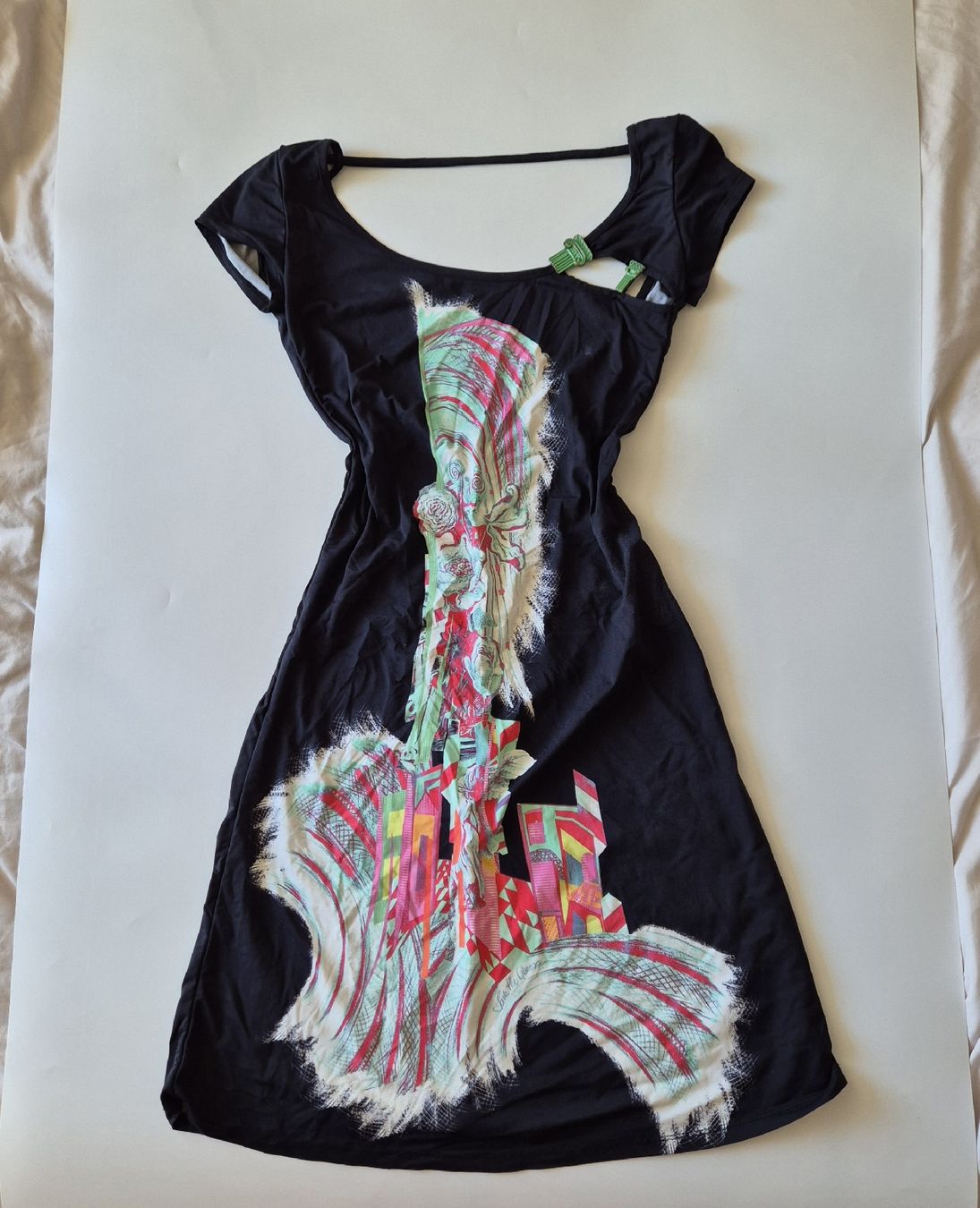Vestiti: Robe Save The queen – Usato da Genthod venduto da Lenas9