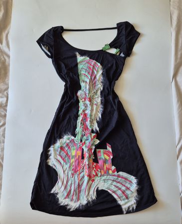 Robe Save The queen