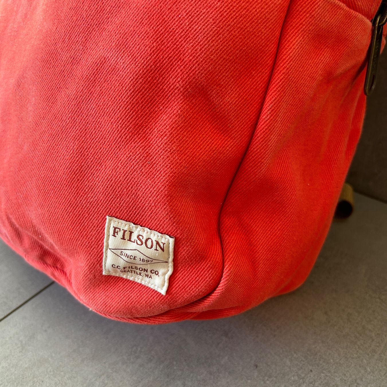 Zaini: 2000s Filson Burnt Orange Canvas Backpack – Usato da Bern venduto da shoprestoredvintage 3
