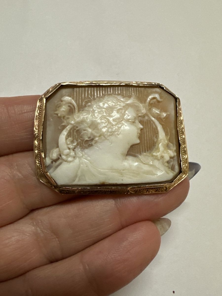 Broschen & Nadeln: Broche ancienne en or – Gebraucht aus Montreux von pip_59l5