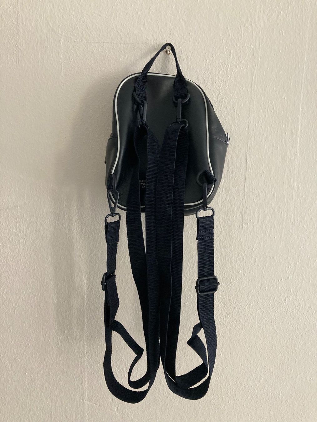 Adidas Zaini: Adidas Rucksack dunkelblau und weiß – Usato da Brione Verzasca venduto da pulci22 1