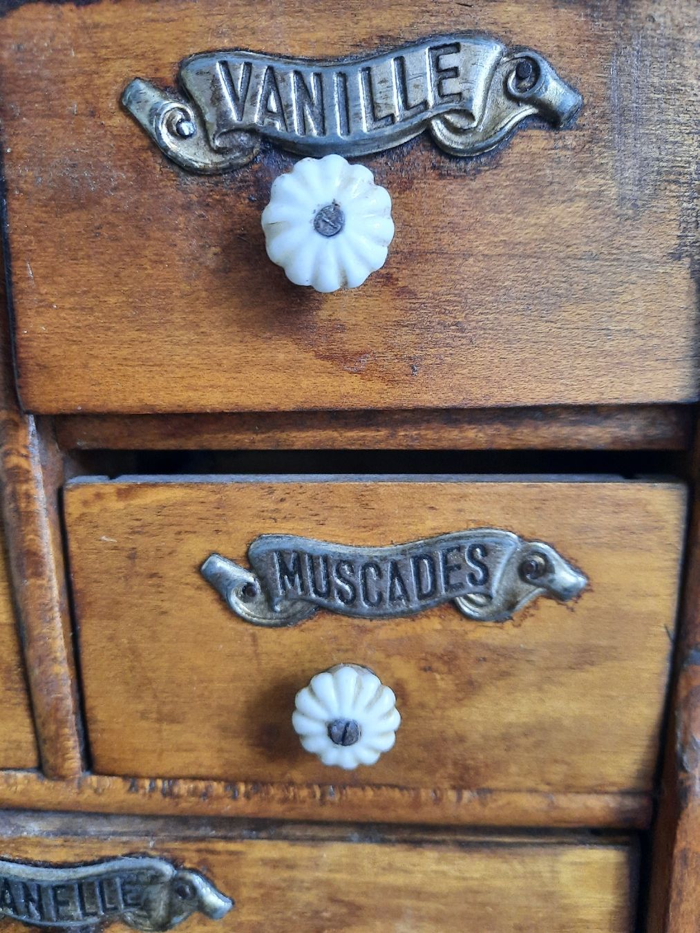 Scaffali: Ancienne ÉTAGÈRE à ÉPICES – Usato da Le Locle venduto da marylise01 2