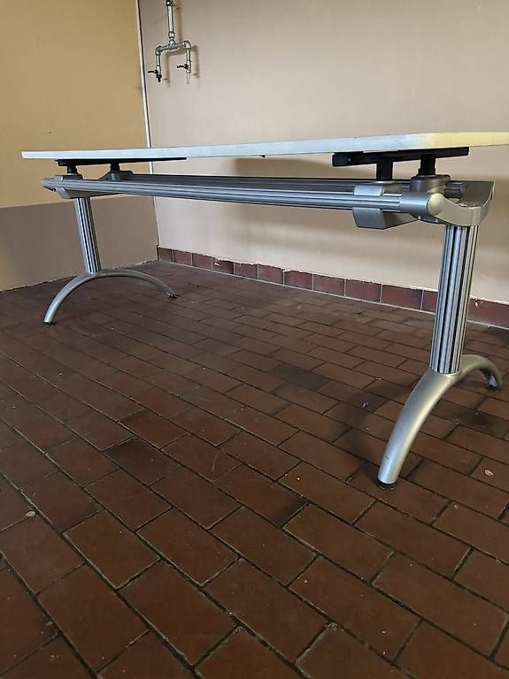 Bureaux: Bürotish – D'occasion à Frauenfeld par KelvinG 2