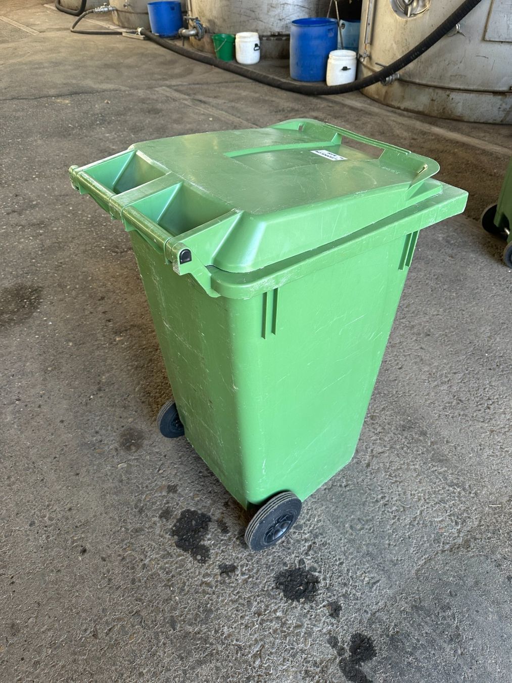 Korpus: Rollcontainer grün 240 Liter – Gebraucht aus Appenzell von OcclineGmbH 3