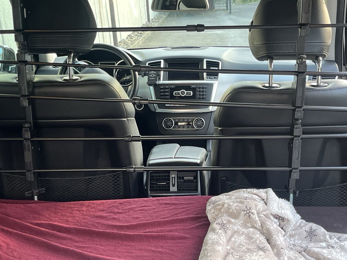 Gabbie, trasporto & Sicurezza: Absperrgitter Hunde im Auto – Nuovo (secondo la descrizione) da Wiler b. Seedorf venduto da Ammonitlein