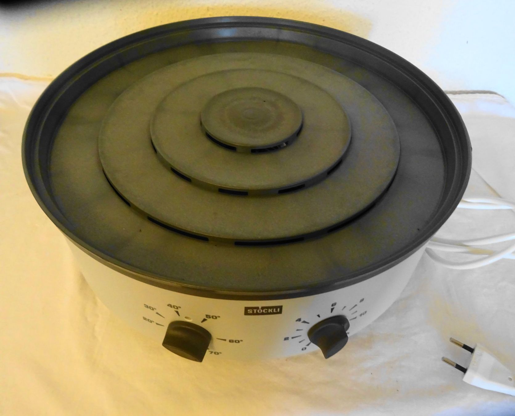 Stöckli Küchengeräte: Dörrex Stöckli 0076 mit 3 Metallgitter + Timer + Dörrbuch – Neu (gemäss Beschreibung) aus Zürich von Connie8 5