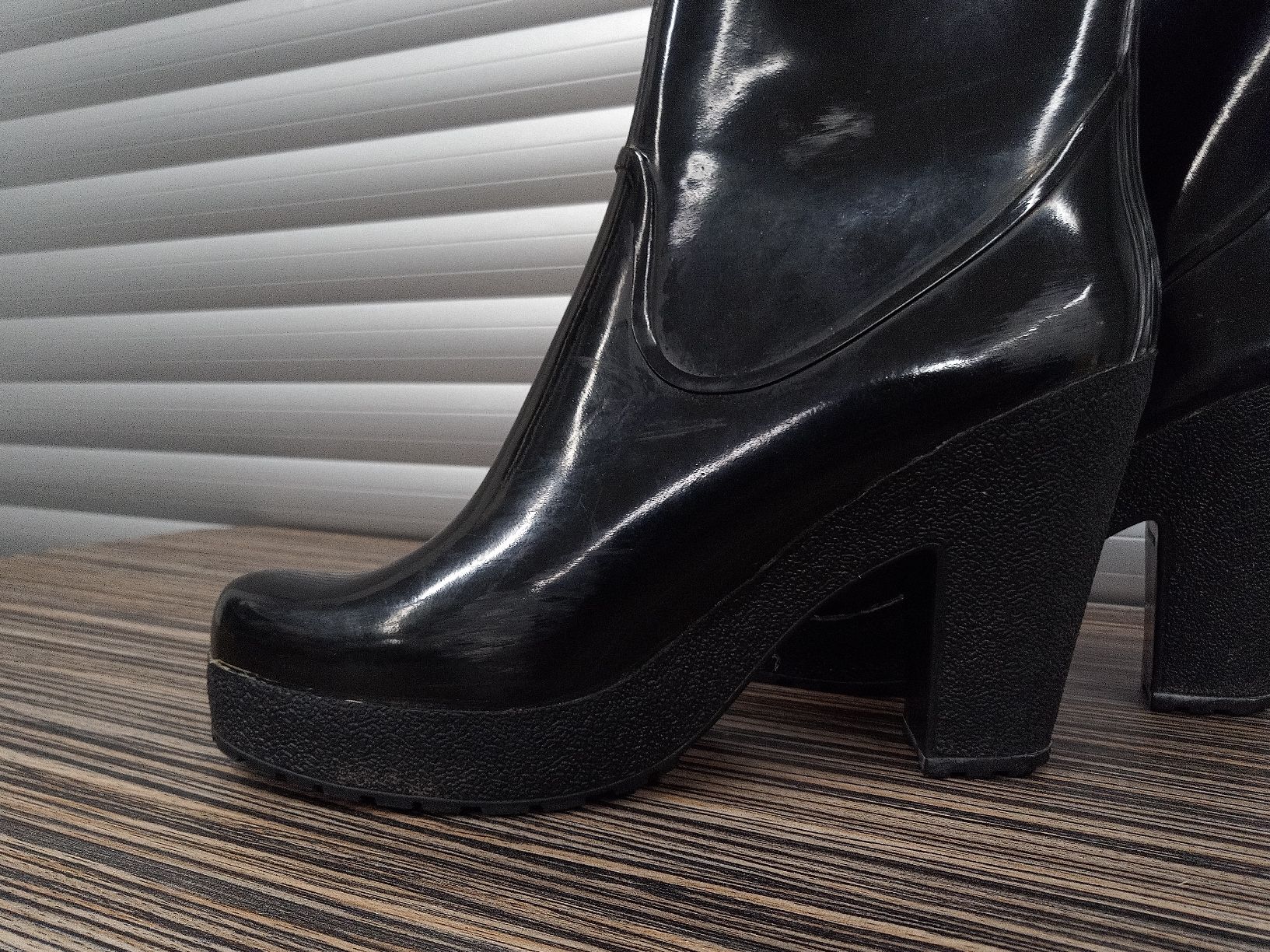 Hunter Scarpe da donna: Hunter Gummstiefel mit 11cm Plateau Absatz Gr. 40 – Usato da Reiden venduto da Zofi-Brocki 3