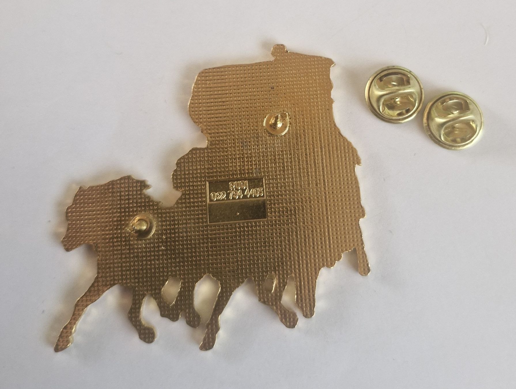 Plaketten & Abzeichen: Kutsche Pferde Pin Anstecker - Seltenes Sammlerstück! – Gebraucht aus Grenchen von 170 1