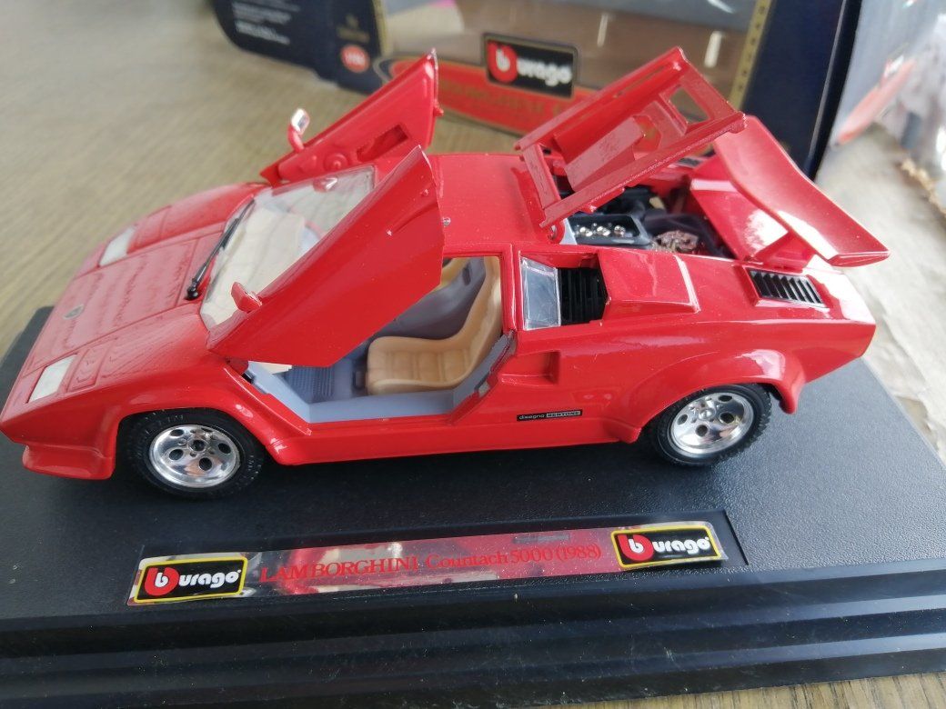 Bburago Voitures modèles: Lamborghini Countach 1988 Burago VIP Collection 1/24 – Neuf (Voir description) à Thun par Pemoya