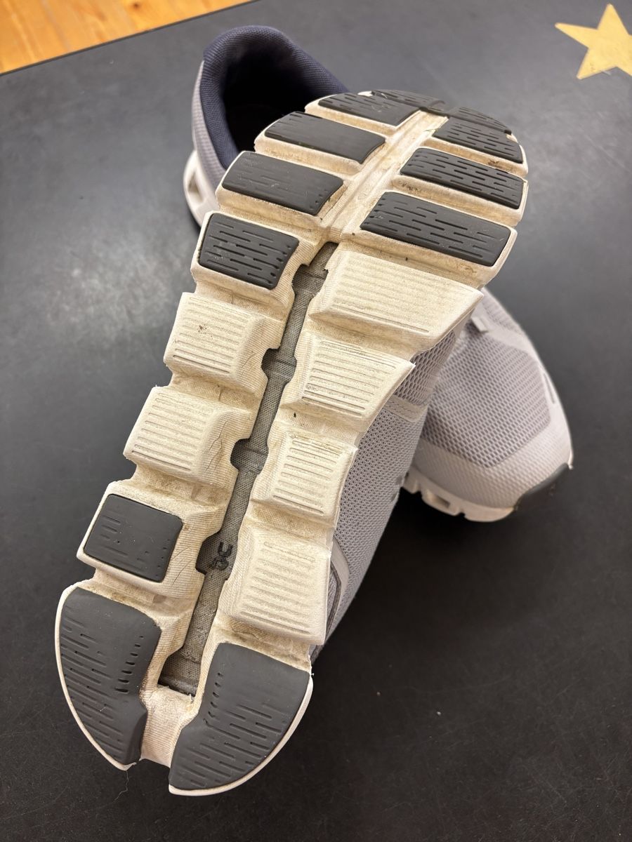 On Chaussures hommes: On Sneaker grau, Grösse 42 – D'occasion à Büren an der Aare par Nikito2001 4