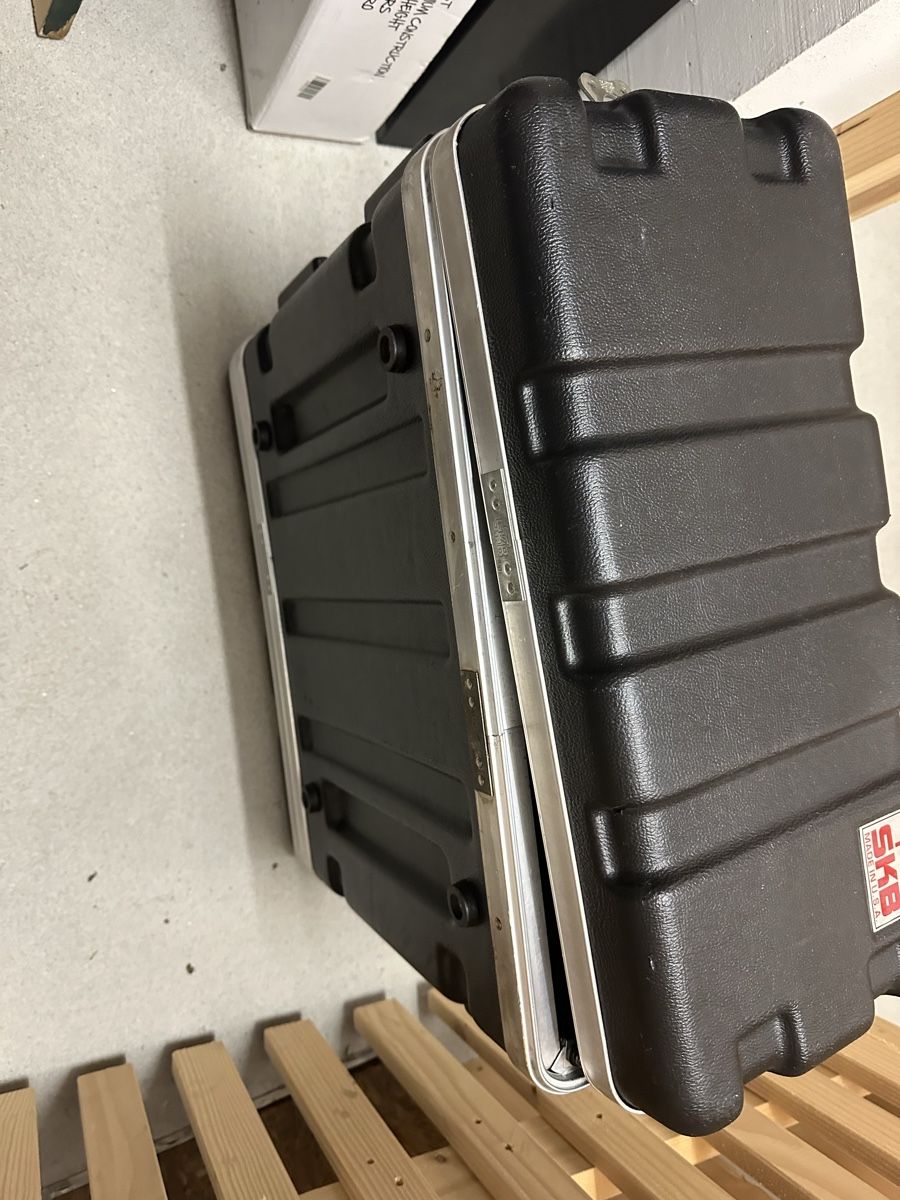 Altri accessori: SKB Rack 4U – Usato da Suhr venduto da Maxmusic2308 1