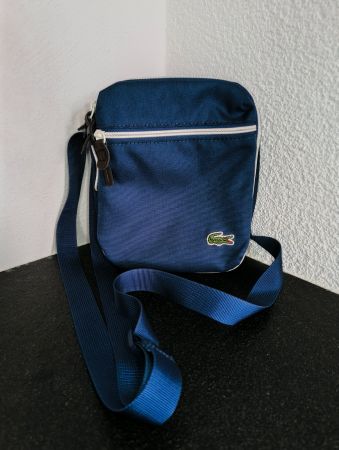 Lacoste Umhängetasche, Marineblau, neuwertig für den Sommer