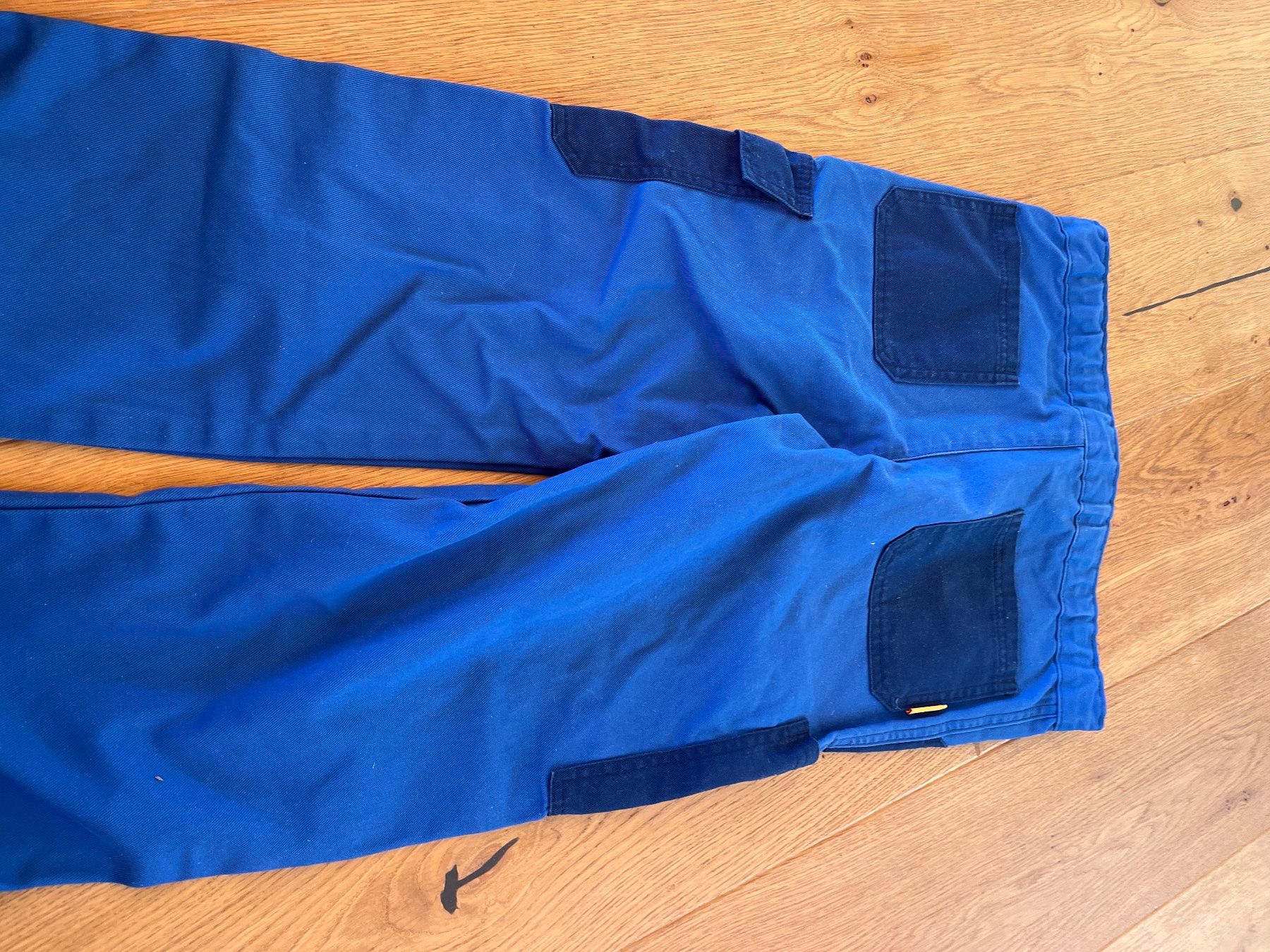 Pantaloni: Arbeitshose 140 – Usato da Balmberg venduto da Berglihof 1
