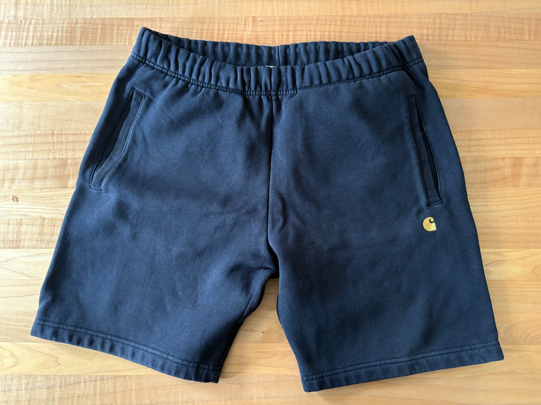 Carhartt Pantaloni: Carhartt WIP Chase Sweat Short Mitternachtsblau – Usato da Muri AG venduto da as.secondary