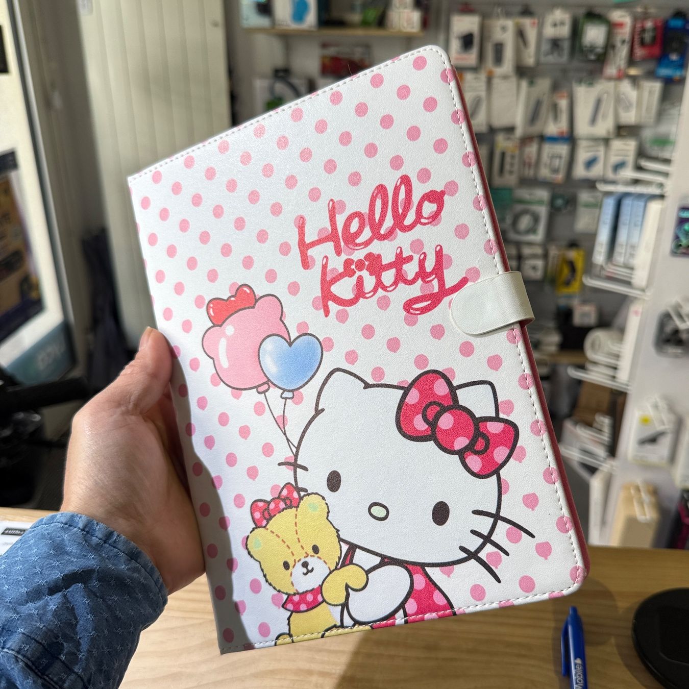 Covers & Borse: iPad 6/5/air - housse hello kitty support pliable – Nuovo e nell'imballaggio originale da Morges venduto da DigiAC