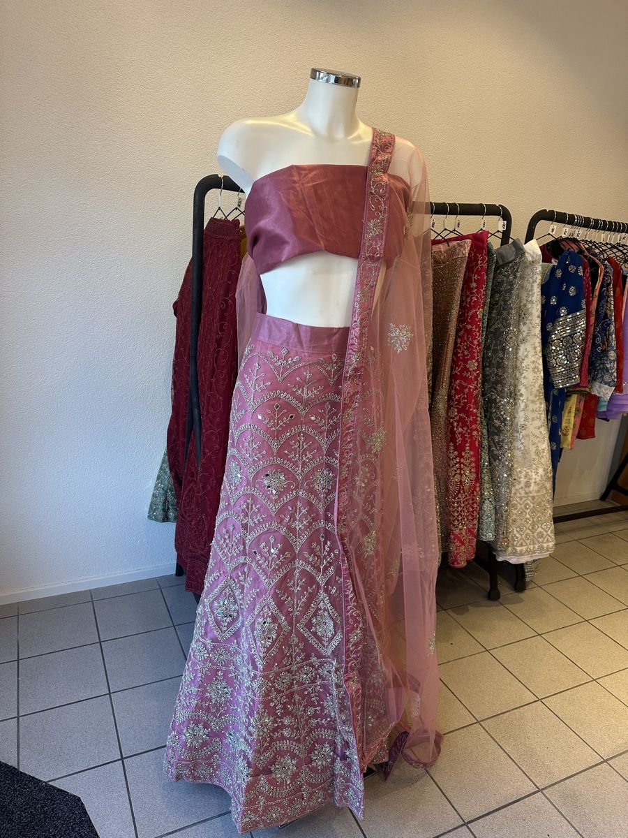 Vestiti: Lehenga Choli Set – Nuovo e nell'imballaggio originale da Burgdorf venduto da LittleNora
