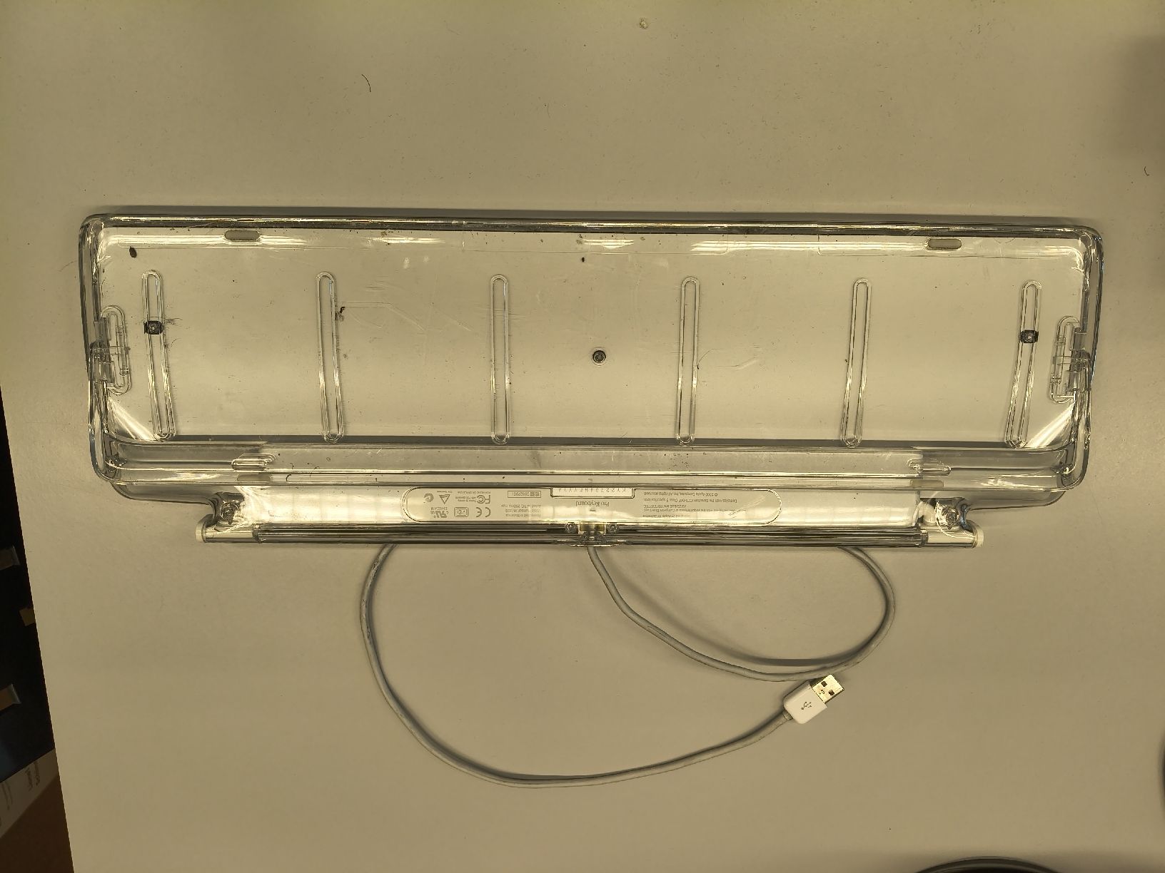 Apple Tastiere: Apple Pro Keyboard M7803 transparent wired used condition – Usato da Zürich venduto da TrainLine 7