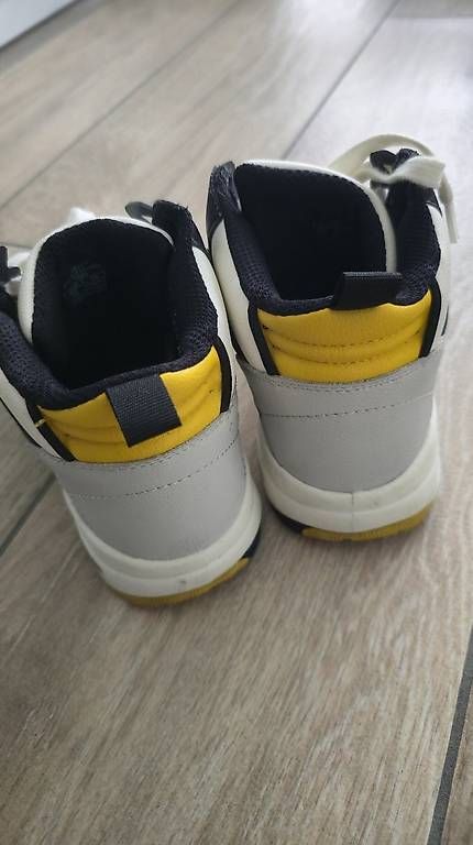 Schuhe für Jungen: Sneaker gr. 33 – Gebraucht aus Liestal von hel_2xmx 3