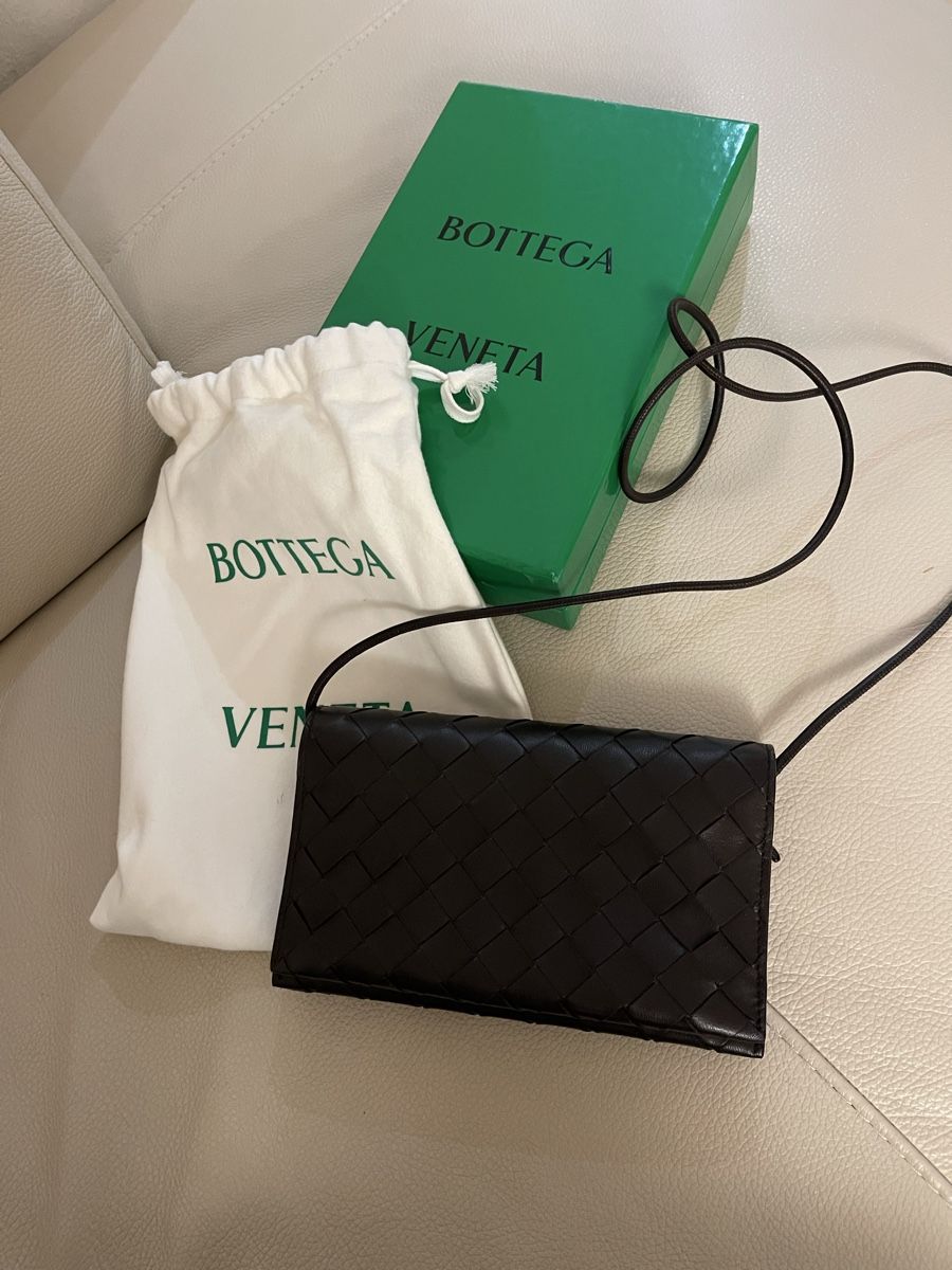 Bottega Veneta Taschen für Damen: Bottaga Veneta Pouch mit Riemen NEU – Neu und originalverpackt aus Wichtrach von Adriana222