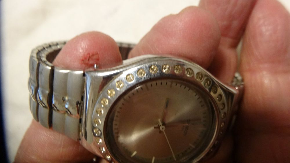 Swatch Montres: S-WATCH HERREN UHR,QUARTZ.SWISS MADE.VIEL STEINS.LÄÜFT – D'occasion à zürich par ahmad01 8