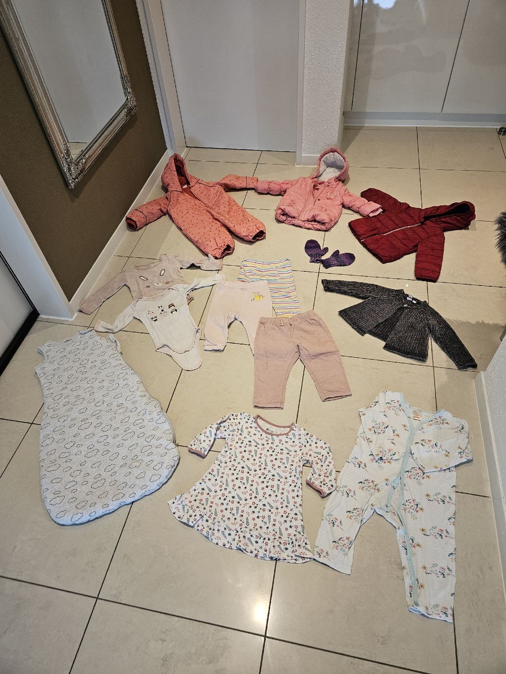 Lotti & Set di vestiti: Kleinkinder Kleiderpacket Grösse 74 / 80 – Usato da Kreuzlingen venduto da Lino1987