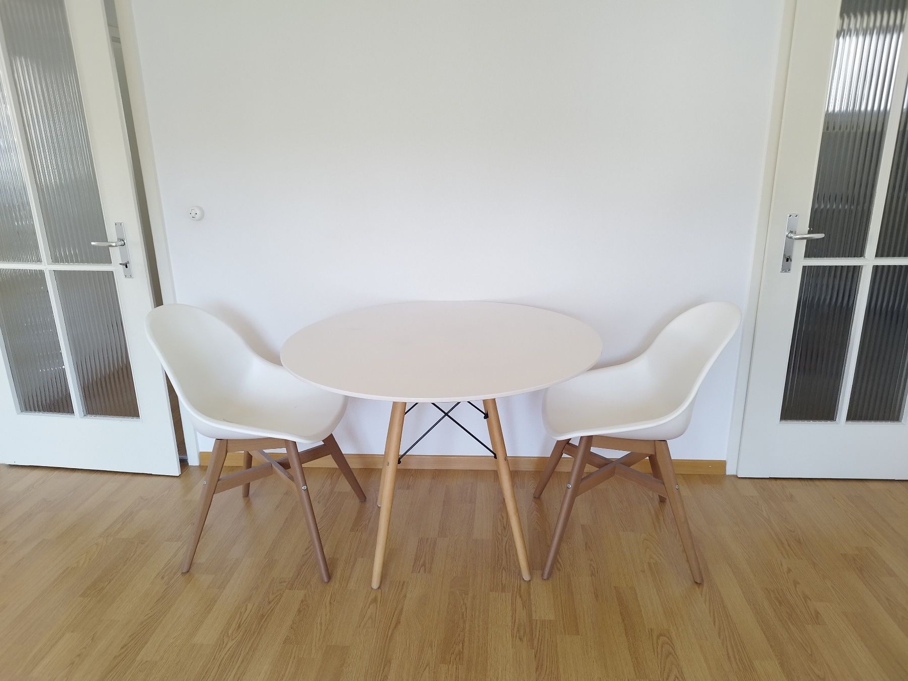 Set di tavolo e panche: Table and two chairs in nordic style – Usato da Kriens venduto da ona97