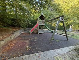 Fuchs Thun Kombiturm/Rutsche/Doppelschaukel/Fallschutzmatten