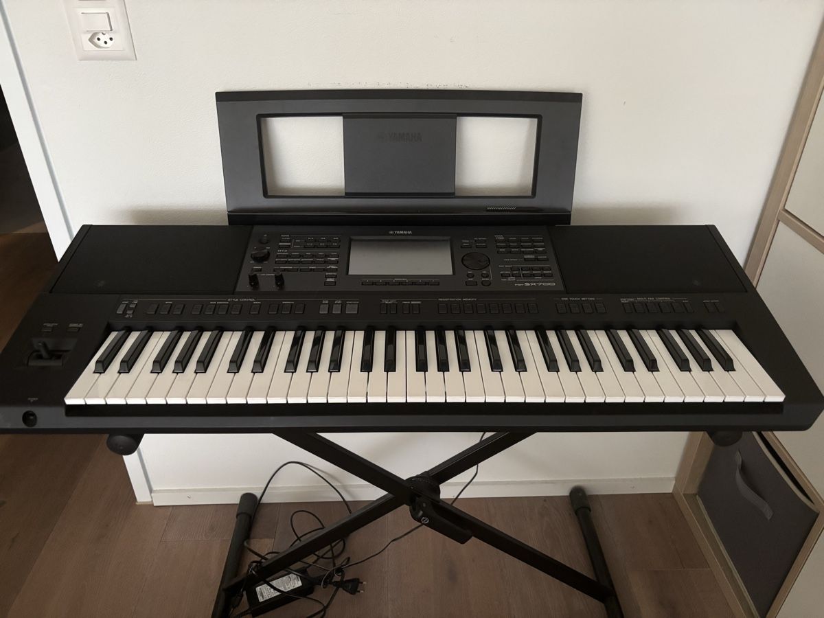 Yamaha Strumenti musicali: Keyboard PSR-SX700 zu verkaufen – Usato da Meierskappel venduto da Bartona76 1